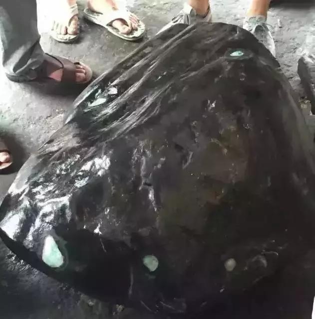 翡翠原石是蒙皮料吗,翡翠原石十大场口详解-第1张图片-翡翠网 翡翠原石是蒙皮料吗,翡翠原石十大场口详解-第1张图片-翡翠网