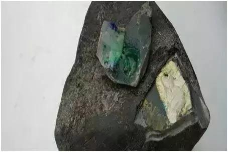 翡翠原石是蒙皮料吗,翡翠原石十大场口详解-第9张图片-翡翠网 翡翠原石是蒙皮料吗,翡翠原石十大场口详解-第9张图片-翡翠网