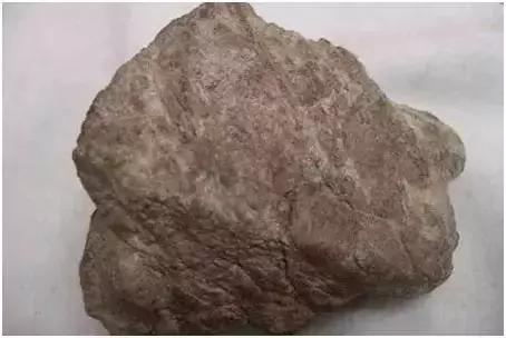 翡翠原石是蒙皮料吗,翡翠原石十大场口详解-第10张图片-翡翠网 翡翠原石是蒙皮料吗,翡翠原石十大场口详解-第10张图片-翡翠网