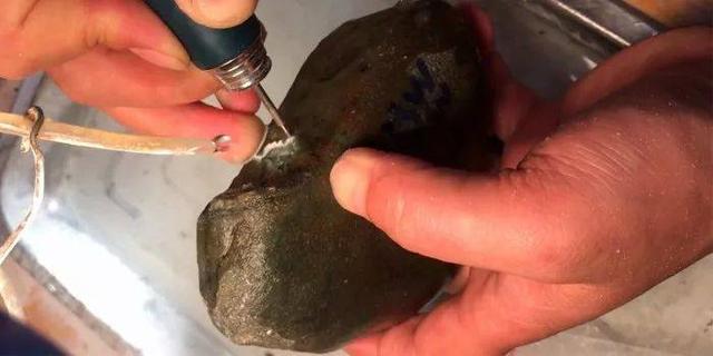 干切翡翠原石翡翠原石切开后发干-第4张图片-翡翠网 干切翡翠原石翡翠原石切开后发干-第4张图片-翡翠网