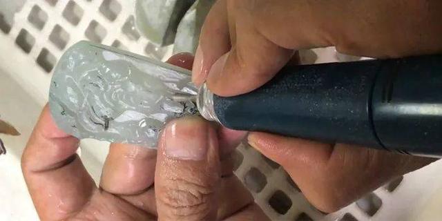 干切翡翠原石翡翠原石切开后发干-第7张图片-翡翠网 干切翡翠原石翡翠原石切开后发干-第7张图片-翡翠网