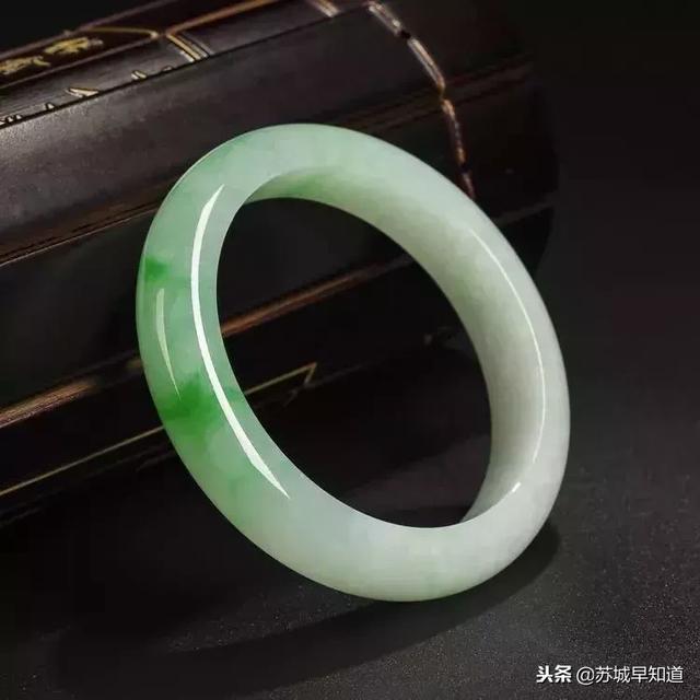 翠佛堂翡翠手镯翠佛堂怎么样-第8张图片-翡翠网 翠佛堂翡翠手镯翠佛堂怎么样-第8张图片-翡翠网