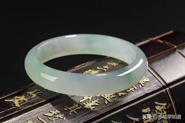 翠佛堂翡翠手镯翠佛堂怎么样-第9张图片-翡翠网 翠佛堂翡翠手镯翠佛堂怎么样-第9张图片-翡翠网