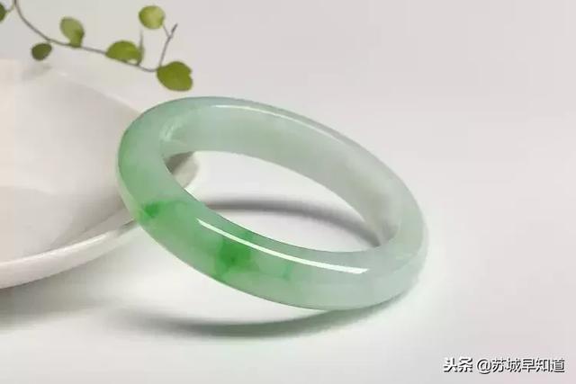翠佛堂翡翠手镯翠佛堂怎么样-第19张图片-翡翠网 翠佛堂翡翠手镯翠佛堂怎么样-第19张图片-翡翠网