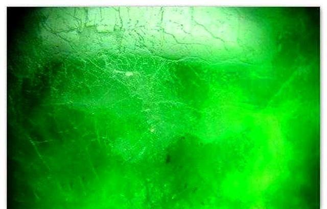 有纹的翡翠手镯能戴吗翡翠手镯能挂在身上吗-第5张图片-翡翠网 有纹的翡翠手镯能戴吗翡翠手镯能挂在身上吗-第5张图片-翡翠网