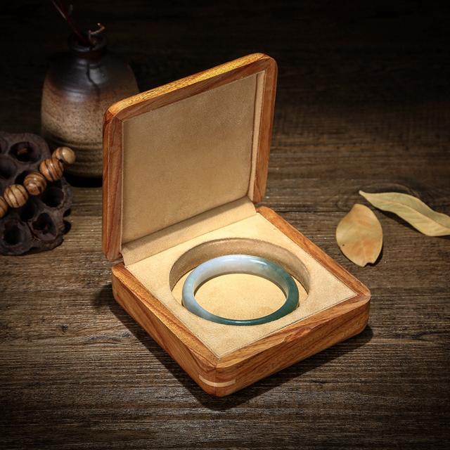 有纹的翡翠手镯能戴吗翡翠手镯能挂在身上吗-第6张图片-翡翠网 有纹的翡翠手镯能戴吗翡翠手镯能挂在身上吗-第6张图片-翡翠网