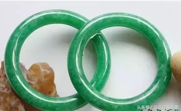 翡翠手镯a货价格一般多少,翡翠手镯椭圆-第6张图片-翡翠网 翡翠手镯a货价格一般多少,翡翠手镯椭圆-第6张图片-翡翠网