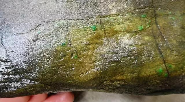 翡翠原石木那癣,翡翠原石癣喷种讲解-第2张图片-翡翠网 翡翠原石木那癣,翡翠原石癣喷种讲解-第2张图片-翡翠网