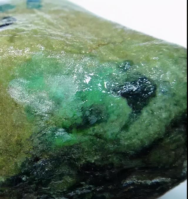 翡翠原石木那癣,翡翠原石癣喷种讲解-第3张图片-翡翠网 翡翠原石木那癣,翡翠原石癣喷种讲解-第3张图片-翡翠网