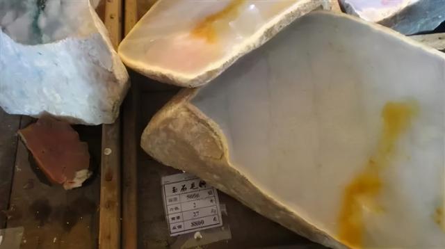 翡翠原石木那癣,翡翠原石癣喷种讲解-第4张图片-翡翠网 翡翠原石木那癣,翡翠原石癣喷种讲解-第4张图片-翡翠网