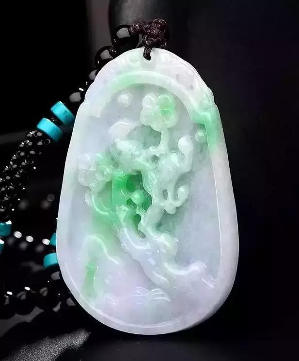 豆种翡翠吊坠,白地青翡翠价格-第2张图片-翡翠网 豆种翡翠吊坠,白地青翡翠价格-第2张图片-翡翠网