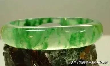 翡翠手镯鉴赏,赞美翡翠的话-第19张图片-翡翠网 翡翠手镯鉴赏,赞美翡翠的话-第19张图片-翡翠网