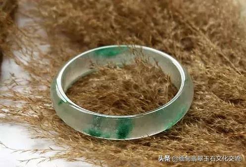 翡翠手镯鉴赏,赞美翡翠的话-第66张图片-翡翠网 翡翠手镯鉴赏,赞美翡翠的话-第66张图片-翡翠网