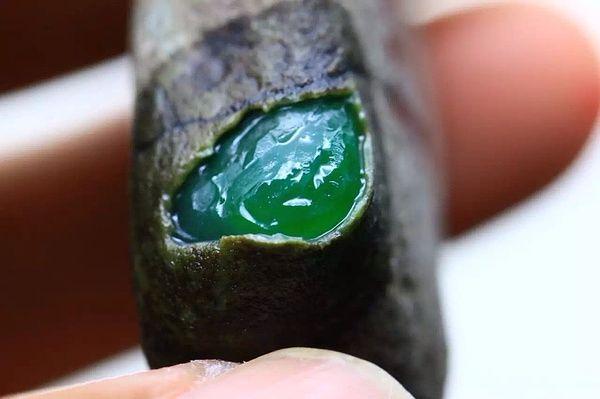 长沙玩翡翠原石的地方,湖南玉石原石-第1张图片-翡翠网 长沙玩翡翠原石的地方,湖南玉石原石-第1张图片-翡翠网