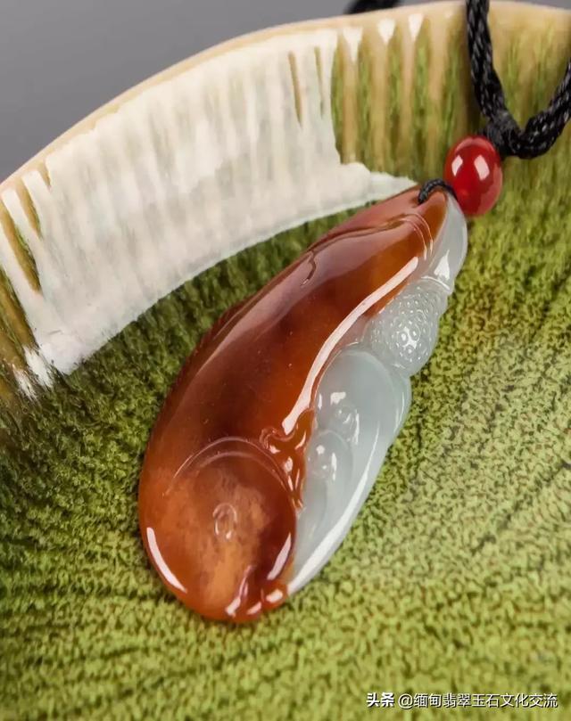 翡翠手镯里圈出现白色汗渍灯光下翡翠的棉絮图片-第13张图片-翡翠网 翡翠手镯里圈出现白色汗渍灯光下翡翠的棉絮图片-第13张图片-翡翠网