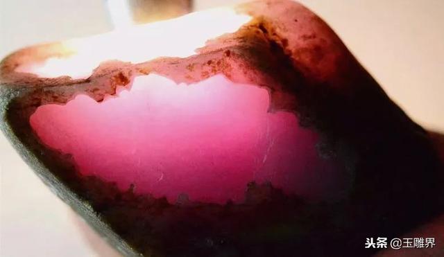 原石翡翠紫罗兰石灰皮,紫罗兰翡翠为什么戴的人很少-第9张图片-翡翠网 原石翡翠紫罗兰石灰皮,紫罗兰翡翠为什么戴的人很少-第9张图片-翡翠网