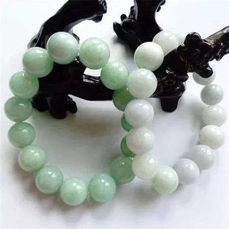 翡翠手镯去纹,翡翠玉镯裂纹横纹图片-第5张图片-翡翠网 翡翠手镯去纹,翡翠玉镯裂纹横纹图片-第5张图片-翡翠网