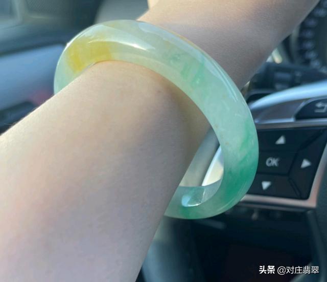 a货翡翠手镯翡翠手镯展示-第5张图片-翡翠网 a货翡翠手镯翡翠手镯展示-第5张图片-翡翠网