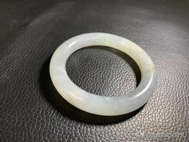 翡翠冰糯种手镯图片,冰糯种翡翠手镯戴久了-第2张图片-翡翠网 翡翠冰糯种手镯图片,冰糯种翡翠手镯戴久了-第2张图片-翡翠网