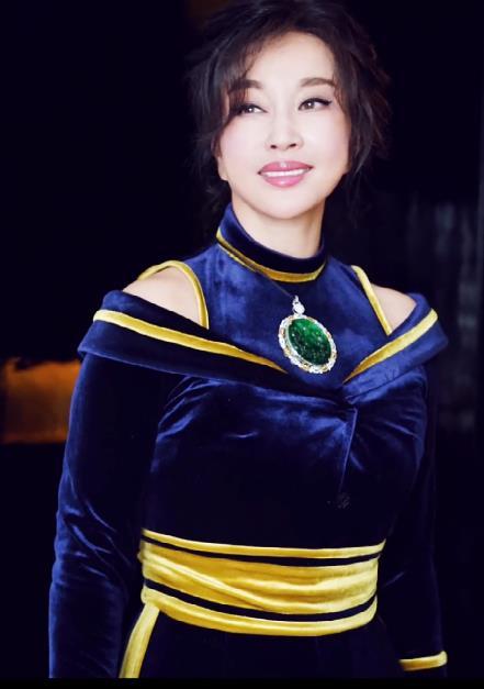 刻翡翠知识偶像大赛翡翠背后可以刻人名字吗-第1张图片-翡翠网 刻翡翠知识偶像大赛翡翠背后可以刻人名字吗-第1张图片-翡翠网