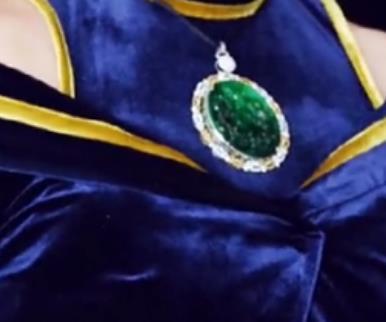 刻翡翠知识偶像大赛翡翠背后可以刻人名字吗-第4张图片-翡翠网 刻翡翠知识偶像大赛翡翠背后可以刻人名字吗-第4张图片-翡翠网