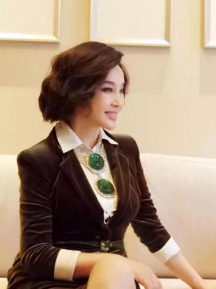 刻翡翠知识偶像大赛翡翠背后可以刻人名字吗-第7张图片-翡翠网 刻翡翠知识偶像大赛翡翠背后可以刻人名字吗-第7张图片-翡翠网