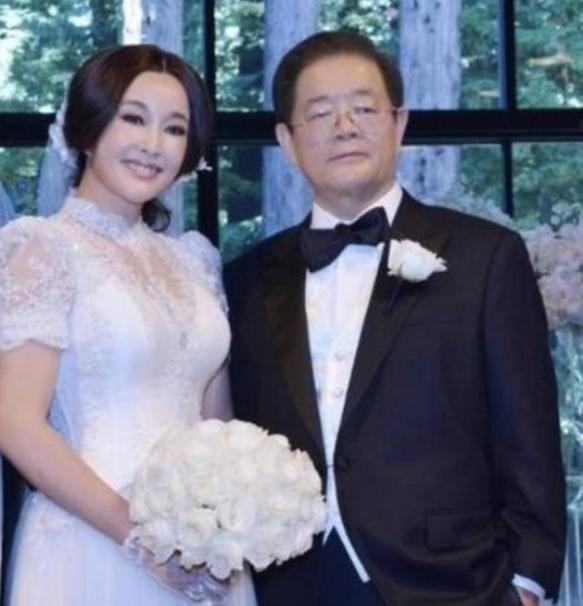 刻翡翠知识偶像大赛翡翠背后可以刻人名字吗-第9张图片-翡翠网 刻翡翠知识偶像大赛翡翠背后可以刻人名字吗-第9张图片-翡翠网