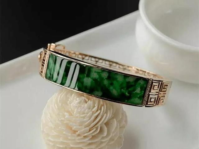 广片翡翠镶嵌吊坠翡翠广片的价格-第2张图片-翡翠网 广片翡翠镶嵌吊坠翡翠广片的价格-第2张图片-翡翠网