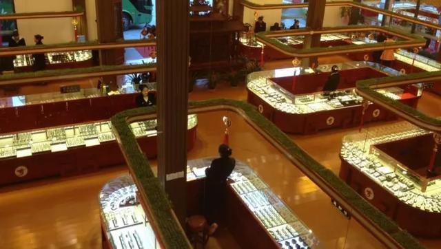 白底青翡翠手镯好不好,日本代购翡翠手镯-第1张图片-翡翠网 白底青翡翠手镯好不好,日本代购翡翠手镯-第1张图片-翡翠网