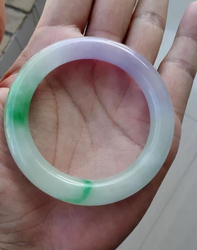 白底青翡翠手镯好不好,日本代购翡翠手镯-第6张图片-翡翠网 白底青翡翠手镯好不好,日本代购翡翠手镯-第6张图片-翡翠网