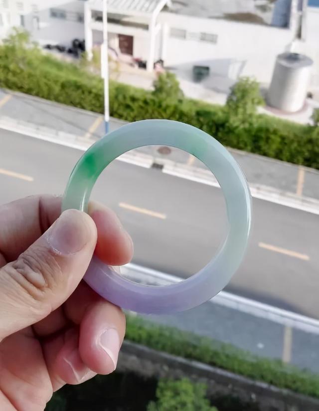 白底青翡翠手镯好不好,日本代购翡翠手镯-第9张图片-翡翠网 白底青翡翠手镯好不好,日本代购翡翠手镯-第9张图片-翡翠网