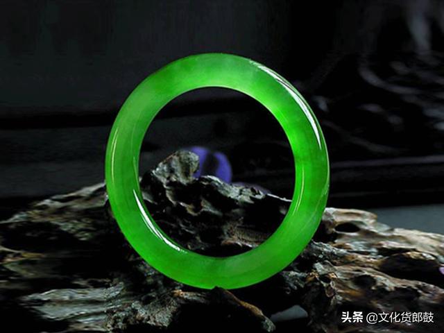 1万左右翡翠手镯图片手镯都是翡翠的吗-第2张图片-翡翠网 1万左右翡翠手镯图片手镯都是翡翠的吗-第2张图片-翡翠网