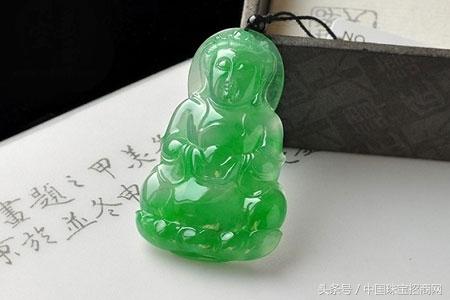 男人送翡翠吊坠代表什么意思,男人送翡翠手镯-第1张图片-翡翠网 男人送翡翠吊坠代表什么意思,男人送翡翠手镯-第1张图片-翡翠网