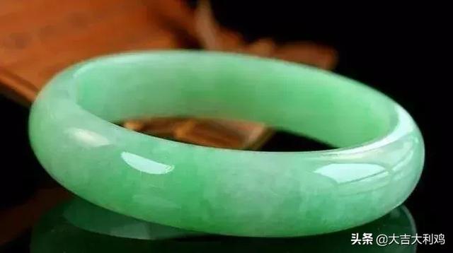 翡翠和和田玉的区别哪个贵,和田玉与翡翠的价格-第16张图片-翡翠网 翡翠和和田玉的区别哪个贵,和田玉与翡翠的价格-第16张图片-翡翠网