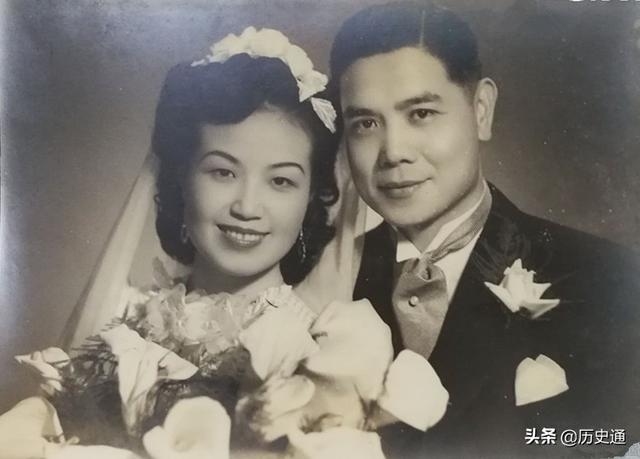 翡翠手镯皮棉a货翡翠在手电光下图-第1张图片-翡翠网 翡翠手镯皮棉a货翡翠在手电光下图-第1张图片-翡翠网