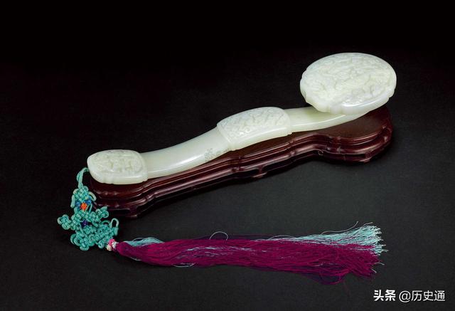 翡翠手镯皮棉a货翡翠在手电光下图-第5张图片-翡翠网 翡翠手镯皮棉a货翡翠在手电光下图-第5张图片-翡翠网