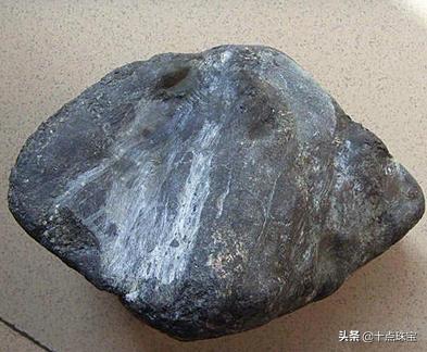 翡翠原石种蟒翡翠的蟒基本知识-第11张图片-翡翠网 翡翠原石种蟒翡翠的蟒基本知识-第11张图片-翡翠网