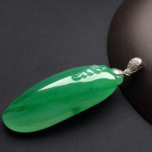 女生戴什么图案玉坠好,女性佩戴什么翡翠最合适-第2张图片-翡翠网 女生戴什么图案玉坠好,女性佩戴什么翡翠最合适-第2张图片-翡翠网