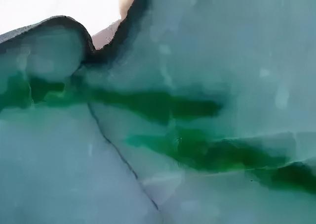 翡翠瑕疵图片详解,翡翠手镯绺裂图解-第4张图片-翡翠网 翡翠瑕疵图片详解,翡翠手镯绺裂图解-第4张图片-翡翠网