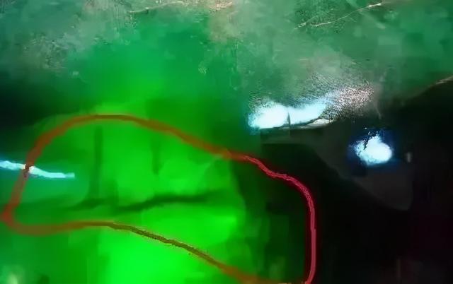 翡翠瑕疵图片详解,翡翠手镯绺裂图解-第5张图片-翡翠网 翡翠瑕疵图片详解,翡翠手镯绺裂图解-第5张图片-翡翠网