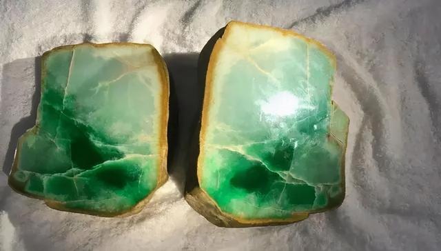 翡翠瑕疵图片详解,翡翠手镯绺裂图解-第8张图片-翡翠网 翡翠瑕疵图片详解,翡翠手镯绺裂图解-第8张图片-翡翠网