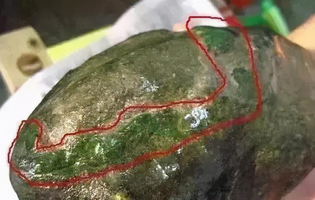 翡翠瑕疵图片详解,翡翠手镯绺裂图解-第10张图片-翡翠网 翡翠瑕疵图片详解,翡翠手镯绺裂图解-第10张图片-翡翠网