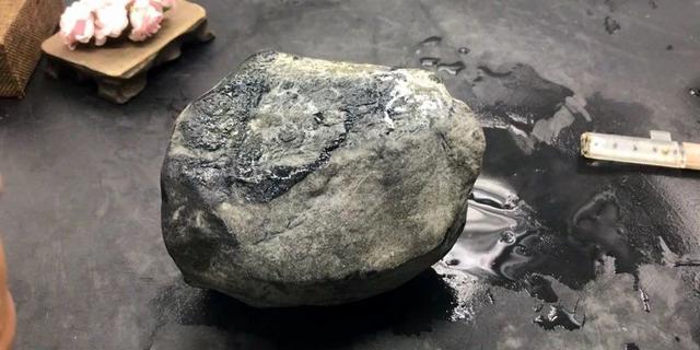 缅甸老料花梨木,缅甸翡翠原石老料图片-第1张图片-翡翠网 缅甸老料花梨木,缅甸翡翠原石老料图片-第1张图片-翡翠网