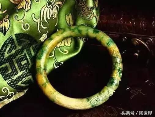 翡翠手镯图片,清朝翡翠手镯价格-第3张图片-翡翠网