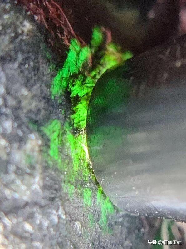 莫湾基翡翠冰种原石图片,翡翠原石老皮-第10张图片-翡翠网 莫湾基翡翠冰种原石图片,翡翠原石老皮-第10张图片-翡翠网