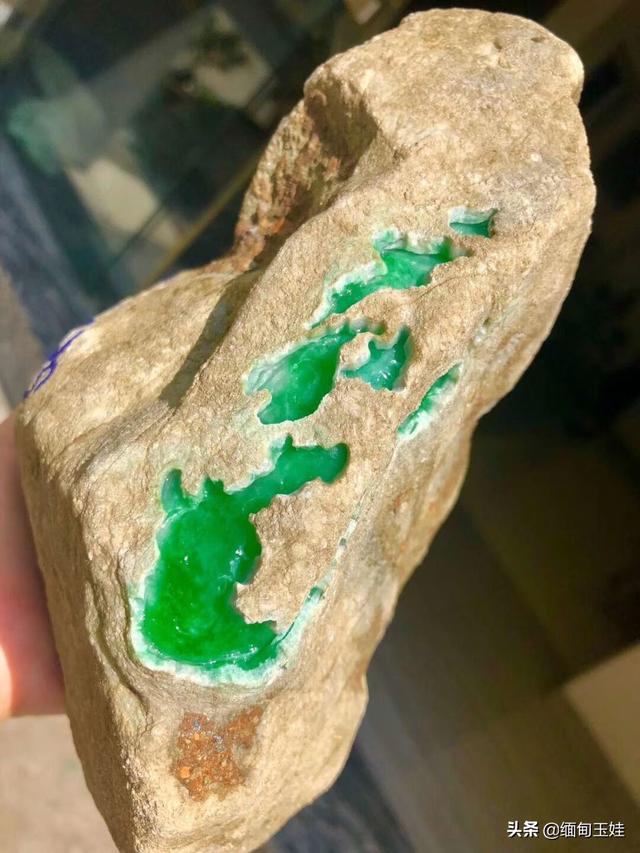 莫湾基翡翠冰种原石图片,翡翠原石老皮-第11张图片-翡翠网 莫湾基翡翠冰种原石图片,翡翠原石老皮-第11张图片-翡翠网