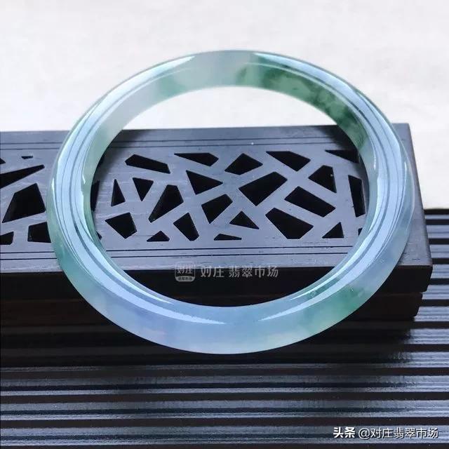 杨氏六喜是假的杨氏六喜翡翠手镯-第2张图片-翡翠网 杨氏六喜是假的杨氏六喜翡翠手镯-第2张图片-翡翠网