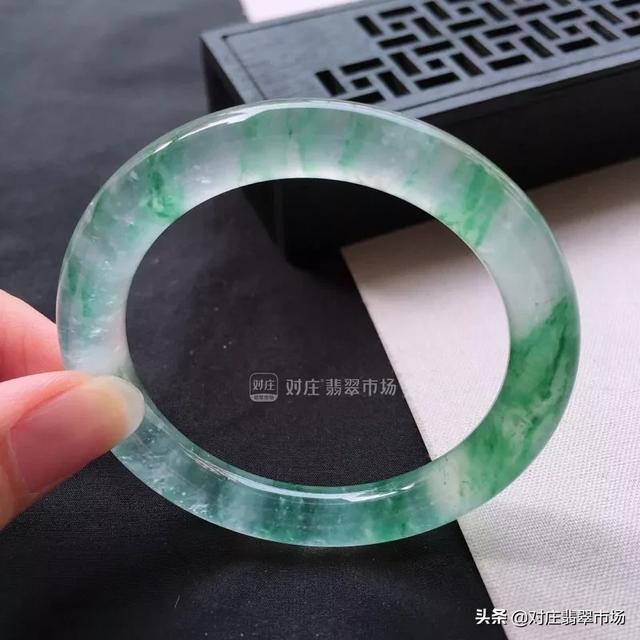 杨氏六喜是假的杨氏六喜翡翠手镯-第4张图片-翡翠网 杨氏六喜是假的杨氏六喜翡翠手镯-第4张图片-翡翠网