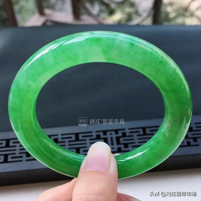 杨氏六喜是假的杨氏六喜翡翠手镯-第6张图片-翡翠网 杨氏六喜是假的杨氏六喜翡翠手镯-第6张图片-翡翠网