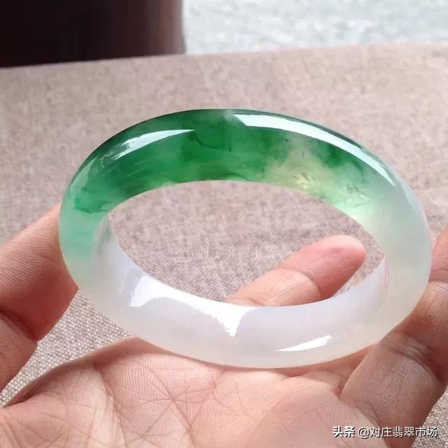 杨氏六喜是假的杨氏六喜翡翠手镯-第15张图片-翡翠网 杨氏六喜是假的杨氏六喜翡翠手镯-第15张图片-翡翠网